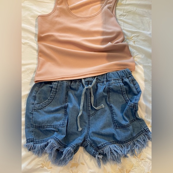 NEW(NOTAGS🤷🏻‍♀️)SZ-M Soft Knit TankTop & Basic Fringed Denim Front Tie Shorts - Picture 4 of 16